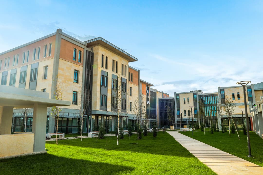 Fatih Sultan Mehmet Vakıf Üniversitesi kampüsü