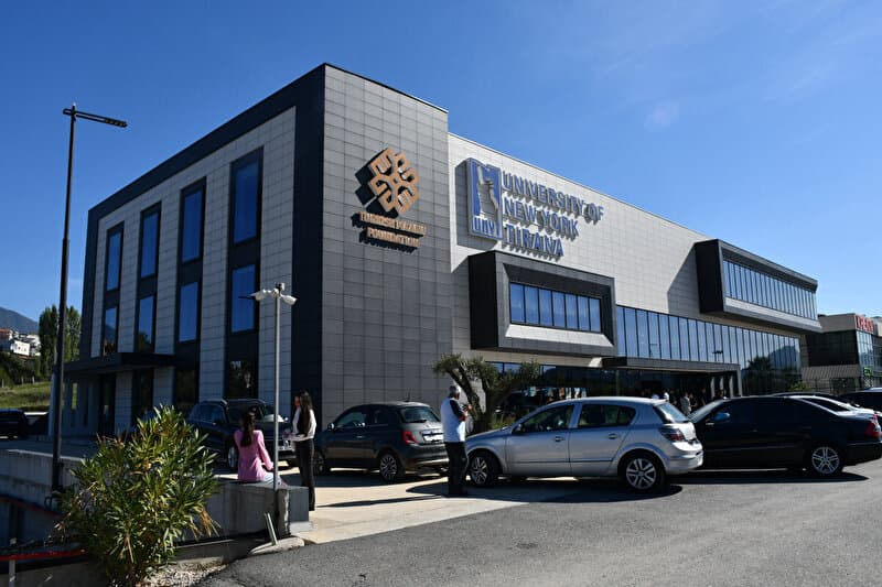 Tiran New York Üniversitesi kampüsü